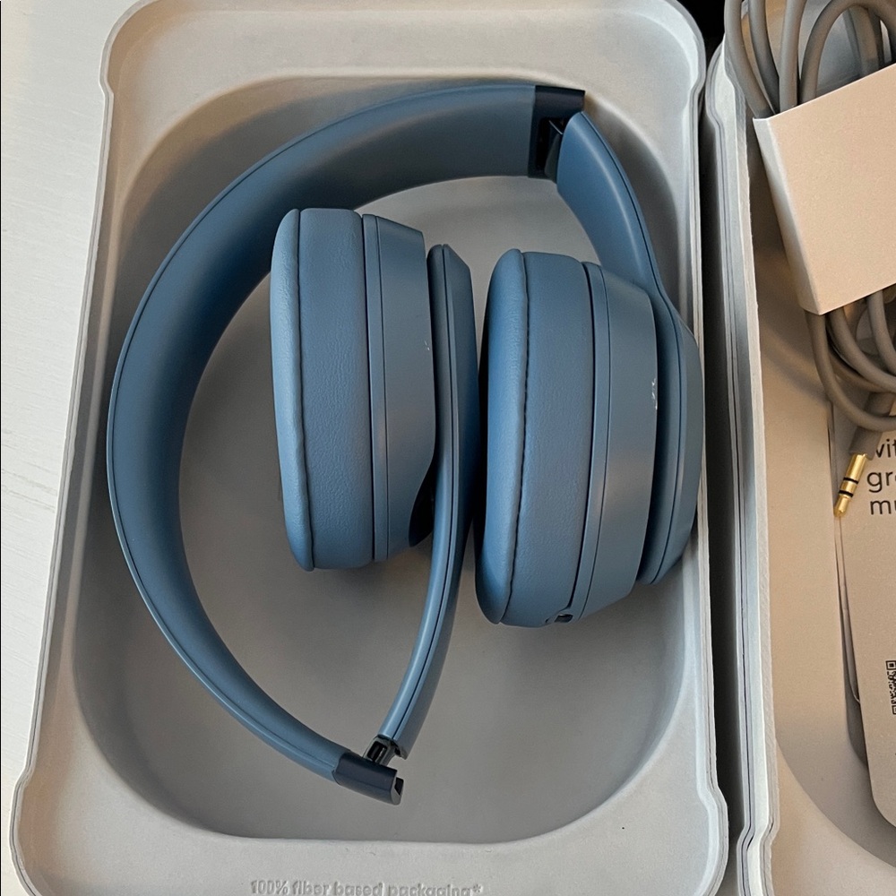 Beats Solo 4 by Dre Blue Headphones - Picture 2 of 8